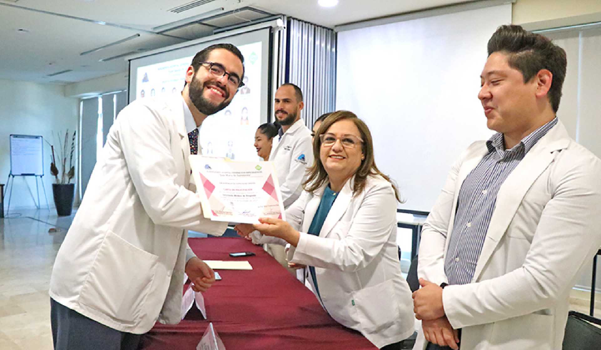 EGRESÓ HOSPITAL SALVATIERRA NUEVA GENERACIÓN DE MÉDICOS INTERNOS DE PREGRADO