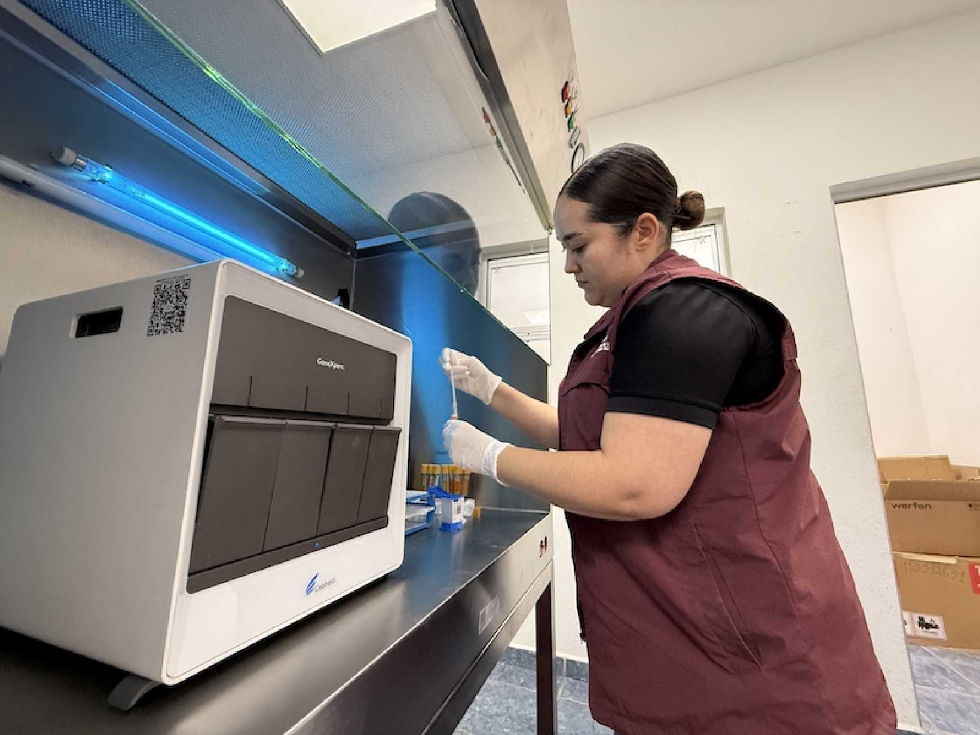OPERA SALUD ESTATAL EQUIPO TECNOLÓGICO DE PUNTA PARA PARA PROCESAR PRUEBAS DE VHC