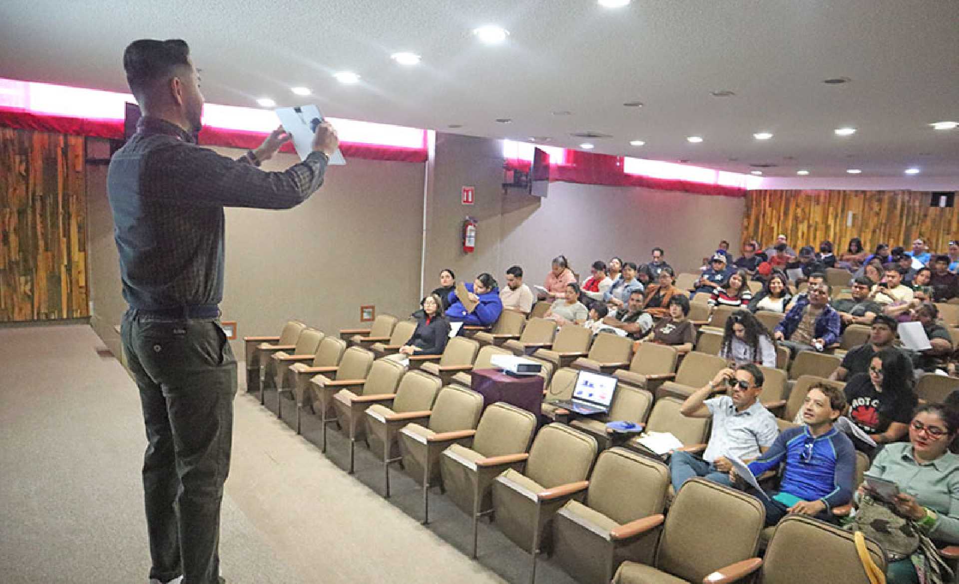 CAPACITA COEPRIS A PREPARADORES DE ALIMENTOS QUE LABORARÁN DURANTE EL CARNAVAL LA PAZ