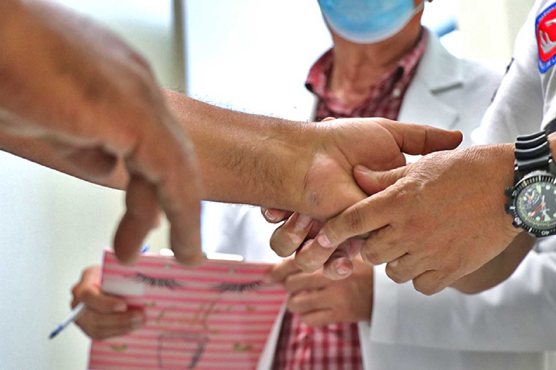 ESTE SÁBADO SERÁ LA EVALUACIÓN MÉDICA DE PACIENTES CON PROBLEMAS DE MANOS