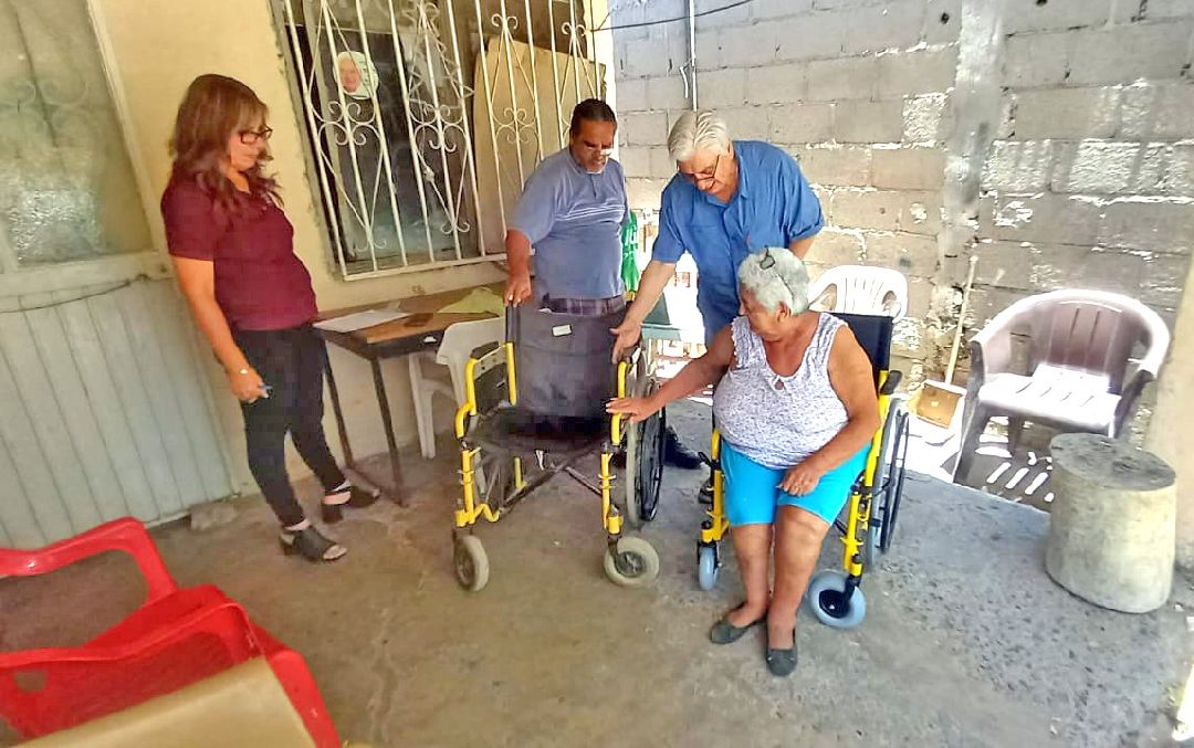ENTREGÓ BENEFICENCIA PÚBLICA SILLAS DE RUEDAS A PERSONAS EN CONDICIONES DE VULNERABILIDAD
