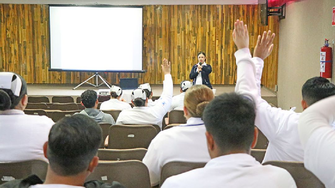 CAPACITAN A PASANTES DE ENFERMERÍA QUE REALIZARÁN SU SERVICIO SOCIAL EN UNIDADES ESTATALES DE SALUD